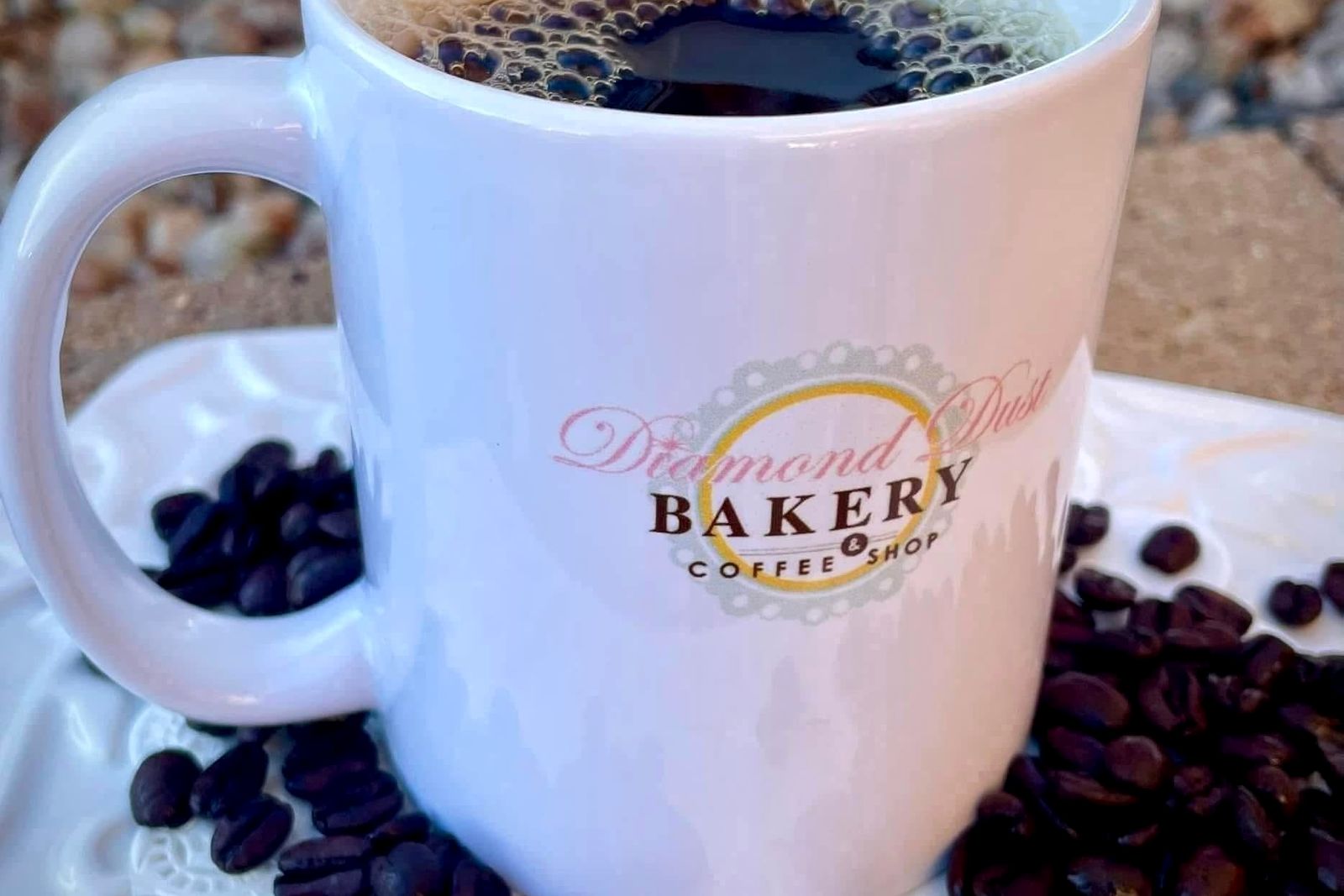 Diamond Dust coffee mug with coffee beans